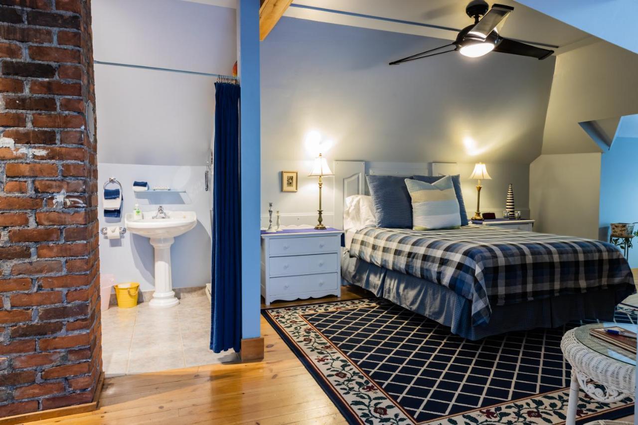 A Hidden Gem Bed And Breakfast Windsor Exterior foto